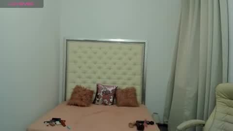 Snapshot of hott_eryka chatting on 09.20.25 Eryka online show from 09.20.25