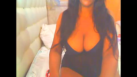 Snapshot of hottesa2019 chatting on 05.01.26 THEONE online show from 05.01.26