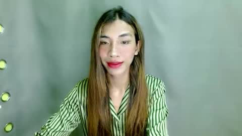 Snapshot of hottest_skinnygirl26 chatting on 01.11.26 kitty online show from 01.11.26