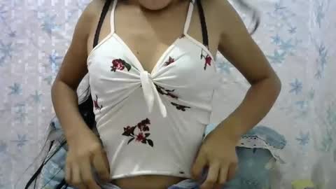 Snapshot of hotties_jen chatting on 12.13.24 jen online show from 12.13.24