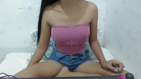 Snapshot of hotties_jen chatting on 01.18.25 jen online show from 01.18.25