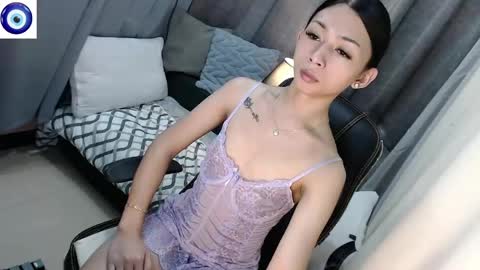 Snapshot of hottmolly100403 chatting on 04.23.26 SCARLET online show from 04.23.26