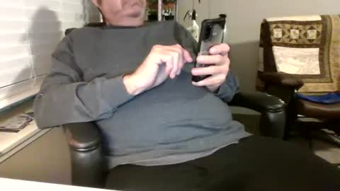 Snapshot of hottop_1981 chatting on 12.14.24 Hottop 1981 online show from 12.14.24