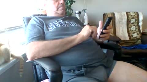 Snapshot of hottop_1981 chatting on 07.27.26 Hottop 1981 online show from 07.27.26