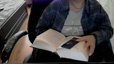 Snapshot of hotty_mary chatting on 05.09.26 Mary online show from 05.09.26