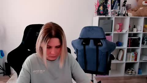 Nessie and Jessie online show from 03.13.26