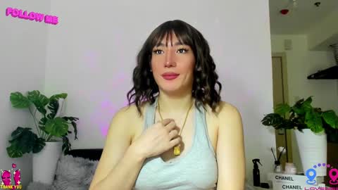 Snapshot of hottycrishinaxx chatting on 02.23.25 crishinahotty online show from 02.23.25