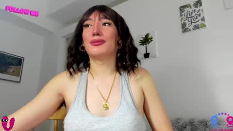 Snapshot of hottycrishinaxx chatting on 02.27.25 crishinahotty online show from 02.27.25