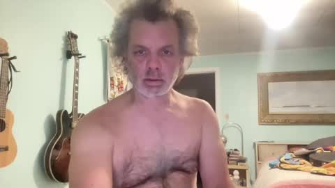 Snapshot of howlingatnothing chatting on 09.30.25 howlingatnothing online show from 09.30.25