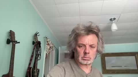 Snapshot of howlingatnothing chatting on 11.29.25 howlingatnothing online show from 11.29.25