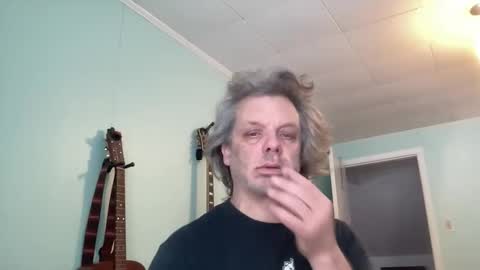 Snapshot of howlingatnothing chatting on 02.19.26 howlingatnothing online show from 02.19.26