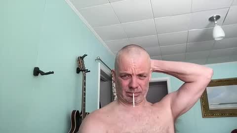 Snapshot of howlingatnothing chatting on 02.22.26 howlingatnothing online show from 02.22.26