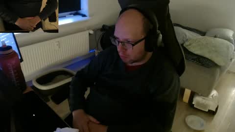Snapshot of hoyboydkk chatting on 04.27.26 Christian online show from 04.27.26