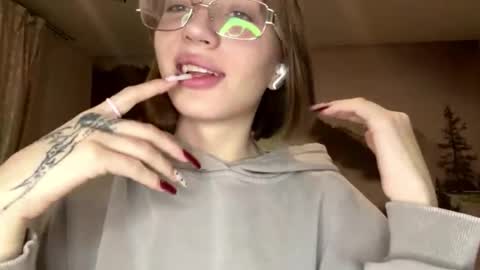 hsiuscherich online show from 12.21.25