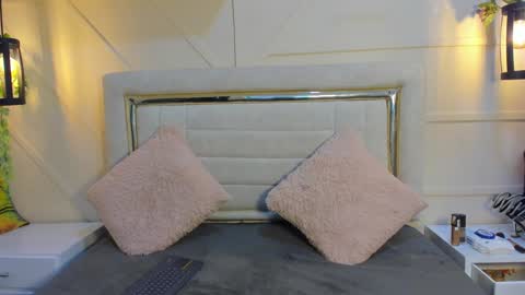 Snapshot of huddah_cam chatting on 01.28.25 huddah online show from 01.28.25