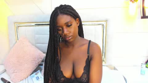 Snapshot of huddah_cam chatting on 02.15.25 huddah online show from 02.15.25