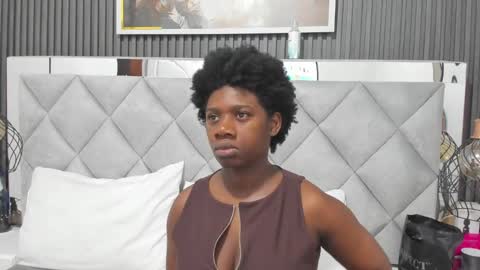 Snapshot of huddah_cam chatting on 09.18.25 huddah online show from 09.18.25