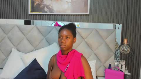 Snapshot of huddah_cam chatting on 09.30.25 huddah online show from 09.30.25