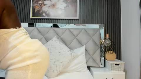 Snapshot of huddah_cam chatting on 10.28.25 huddah online show from 10.28.25