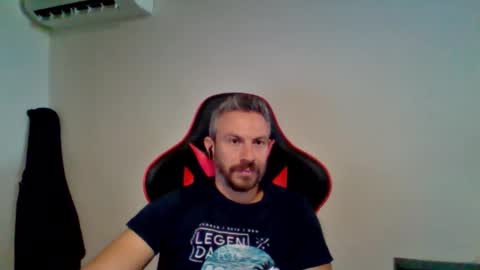 Snapshot of huge__cumshot chatting on 09.24.25 huge__cumshot online show from 09.24.25