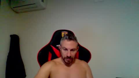 Snapshot of huge__cumshot chatting on 10.09.25 huge__cumshot online show from 10.09.25