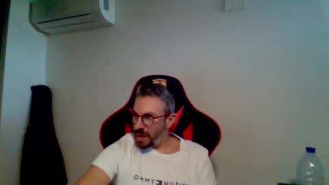 Snapshot of huge__cumshot chatting on 10.20.25 huge__cumshot online show from 10.20.25