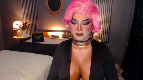 Snapshot of hugecockchristine chatting on 10.26.25 Christine online show from 10.26.25