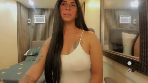 Queen karen grey online show from 01.05.25