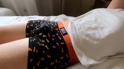 Snapshot of hugecumshots1 chatting on 01.22.25 HugeCumshots online show from 01.22.25