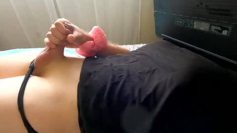 Snapshot of hugecumshots1 chatting on 09.23.25 HugeCumshots online show from 09.23.25