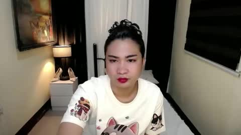 Snapshot of hugemusclecockts chatting on 05.29.26 yesha fox online show from 05.29.26