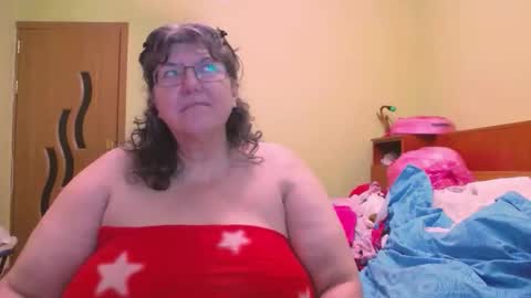 Snapshot of hugetitsxxx chatting on 10.14.25 HugeTitsXXX online show from 10.14.25