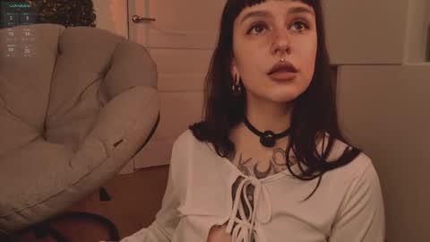 Snapshot of hugme_ chatting on 02.05.26 Mika online show from 02.05.26