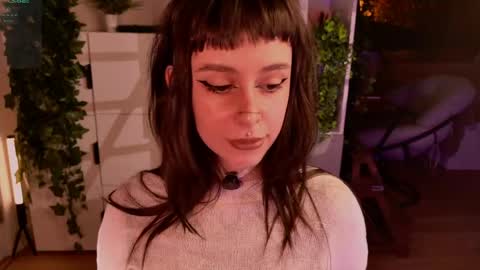 Snapshot of hugme_ chatting on 04.12.26 Mika online show from 04.12.26