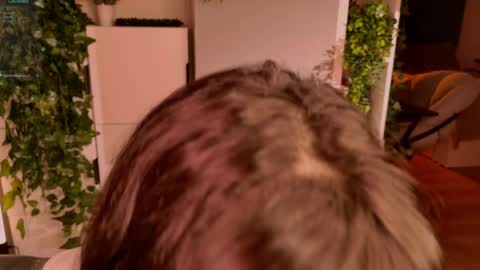 Snapshot of hugme_ chatting on 04.15.26 Mika online show from 04.15.26