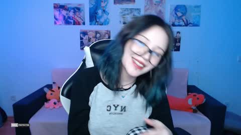 Snapshot of hugomin chatting on 02.07.25 HugoMin online show from 02.07.25