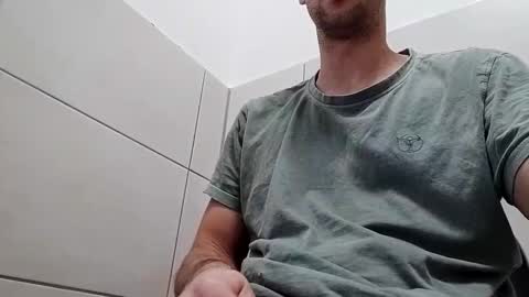 Snapshot of hukssss chatting on 11.30.25 hukssss online show from 11.30.25