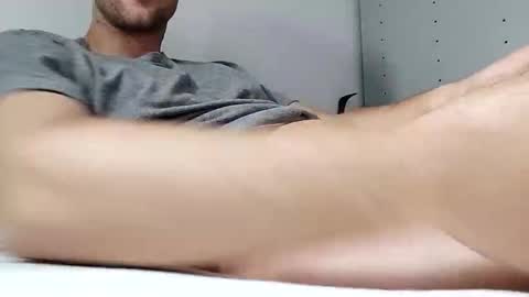 Snapshot of hukssss chatting on 12.21.25 hukssss online show from 12.21.25