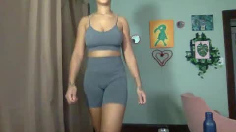 Snapshot of hunyybunz chatting on 01.08.25 Goddess Hunyy online show from 01.08.25