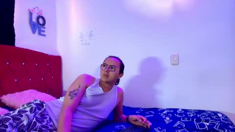 Snapshot of husbands_horny chatting on 04.28.26 husbands_horny online show from 04.28.26