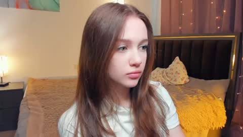 Snapshot of hwadwellingham chatting on 05.11.26 Lily online show from 05.11.26