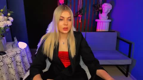 Snapshot of hyileyclark chatting on 04.15.26 hyileyclark online show from 04.15.26