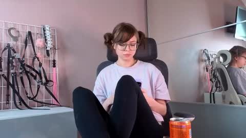 Miley. PVT open i have extra prices on nude show  online show from 06.14.26