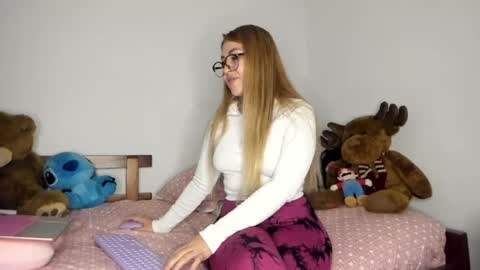 Hyun Joo online show from 04.23.26