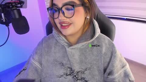 Snapshot of i_am_ari chatting on 04.11.26 Ari online show from 04.11.26