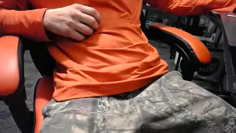 Snapshot of i_am_only_human chatting on 12.01.24 lucifer online show from 12.01.24