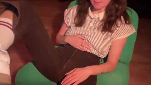 Snapshot of i_love_olive chatting on 09.28.25 Olive online show from 09.28.25