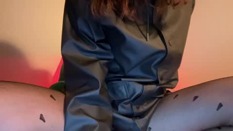 Snapshot of i_love_olive chatting on 10.04.25 Olive online show from 10.04.25