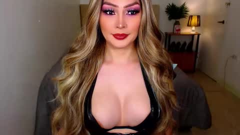 Snapshot of i_luv_2_fuck_you chatting on 01.13.26 QUEEN SUSSIE BROWN online show from 01.13.26