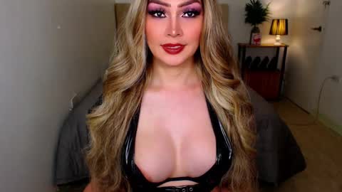 Snapshot of i_luv_2_fuck_you chatting on 01.17.26 QUEEN SUSSIE BROWN online show from 01.17.26